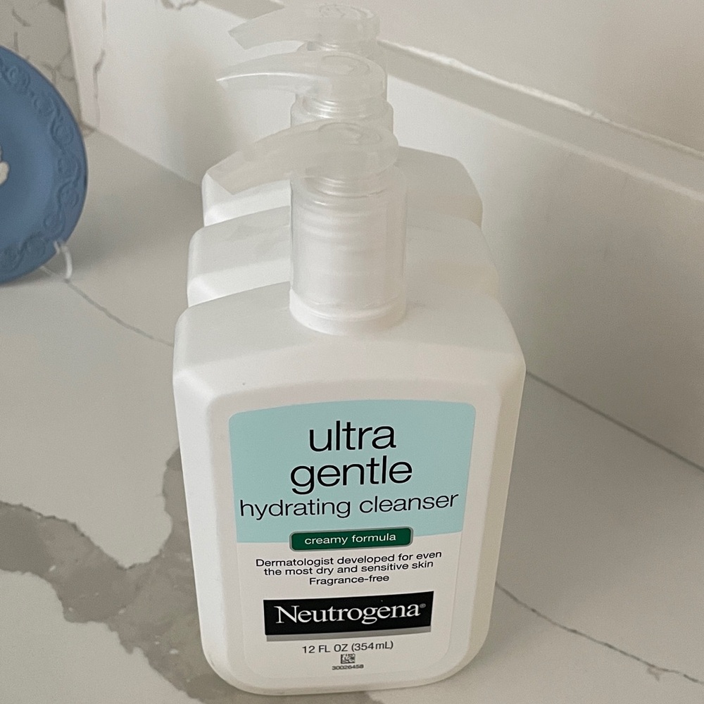 Neutrogena Ultra Gentle Hydrating Cleanser - 3